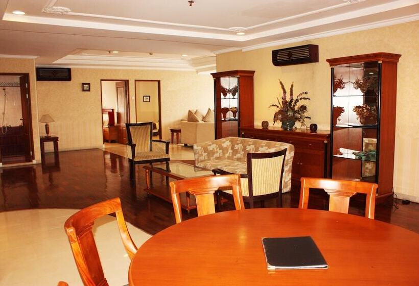 ホテル Travellers Suites Serviced Apartments