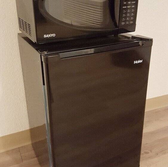 酒店 Tricove Inn & Suites