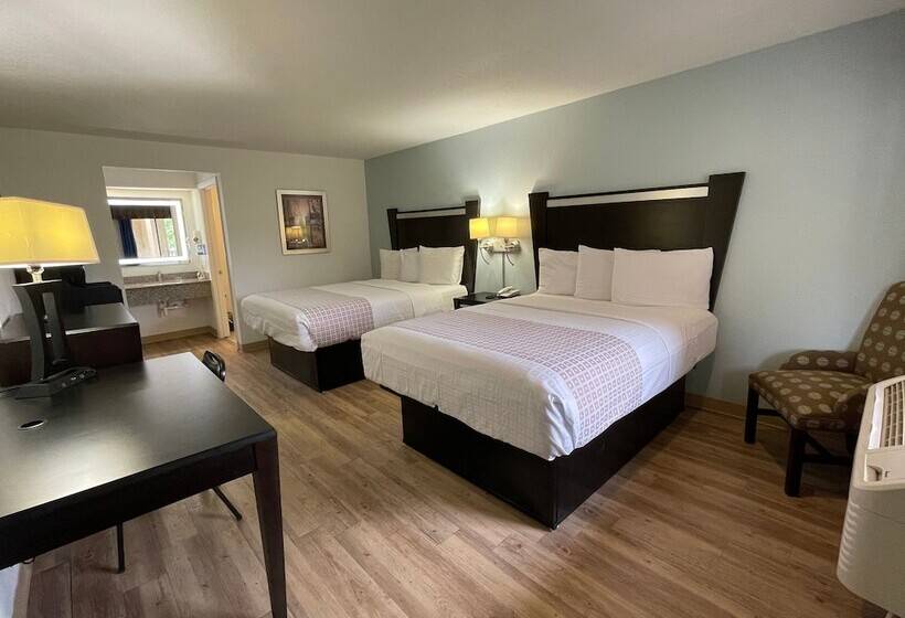 酒店 Tricove Inn & Suites