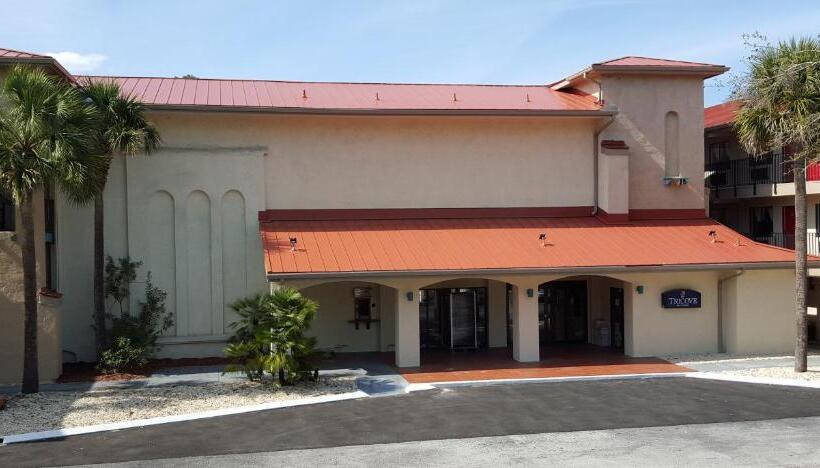 酒店 Tricove Inn & Suites