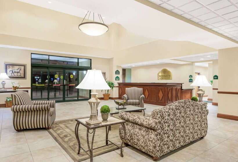 هتل Wingate By Wyndham Lafayette Airport