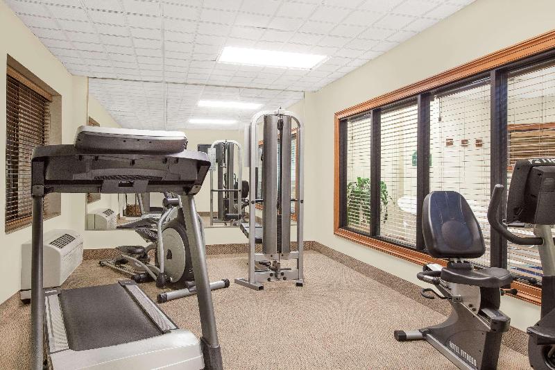 هتل Wingate By Wyndham Lafayette Airport