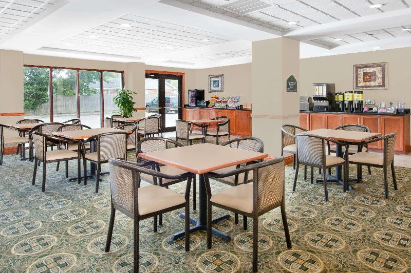 هتل Wingate By Wyndham Lafayette Airport