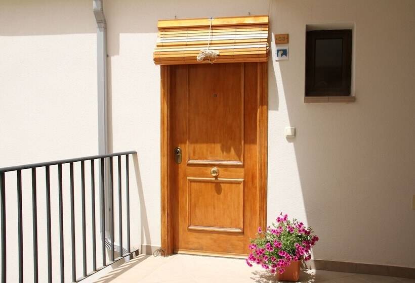 Apartamentos Serrella