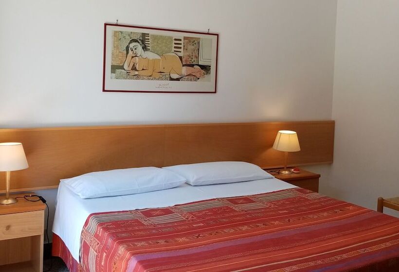 住宿加早餐  Ariston Petit