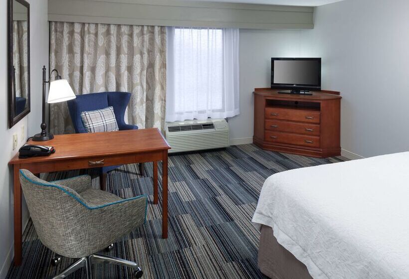 Hampton Inn & Suites Cedar Rapids  North
