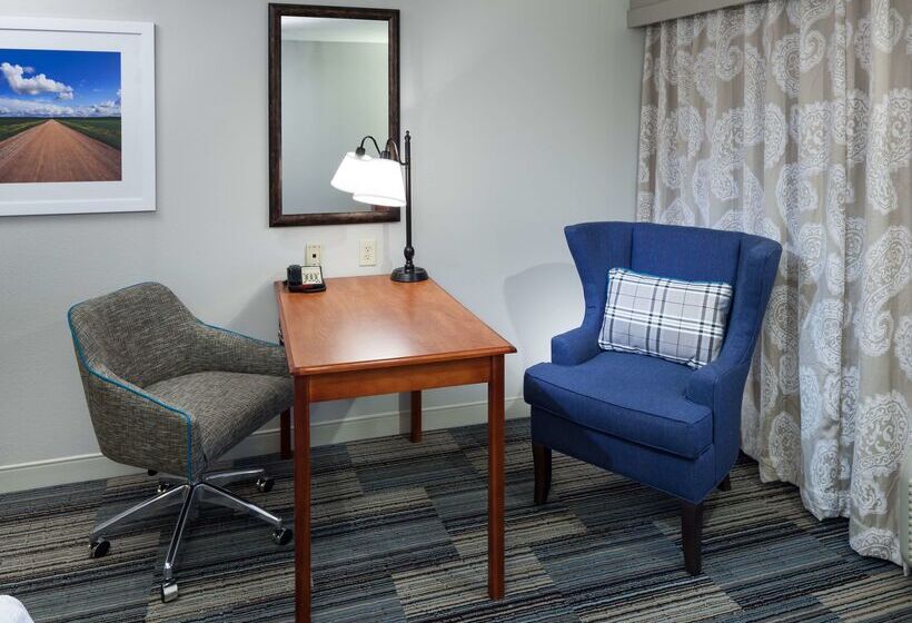 Hampton Inn & Suites Cedar Rapids North