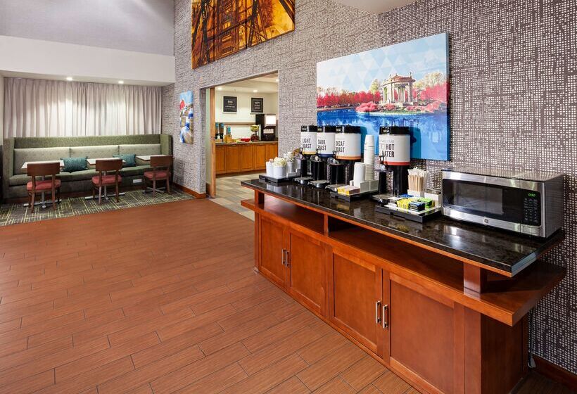 Hampton Inn & Suites St. Louis At Forest Park