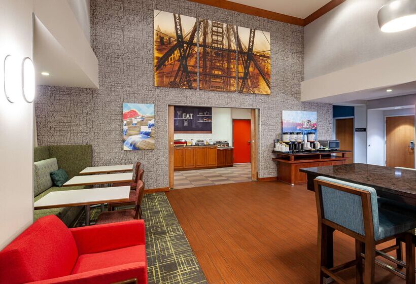 Hampton Inn & Suites St. Louis At Forest Park