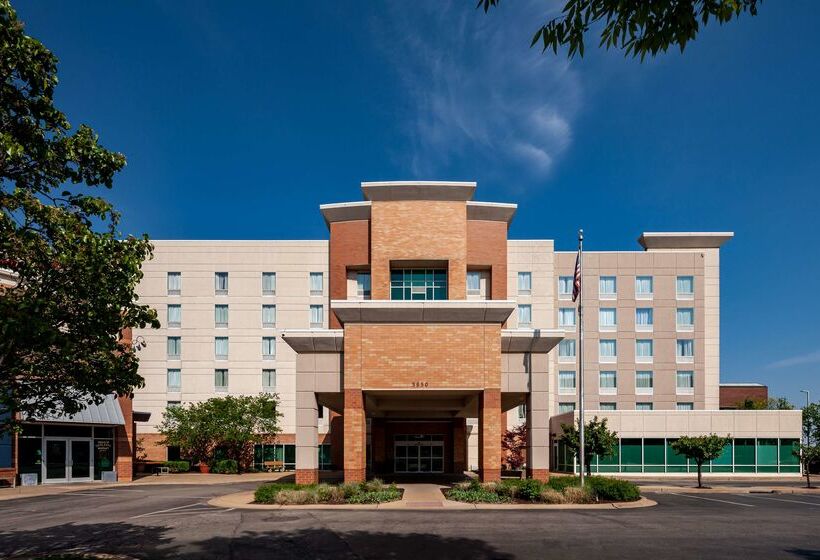 Hampton Inn & Suites St. Louis At Forest Park