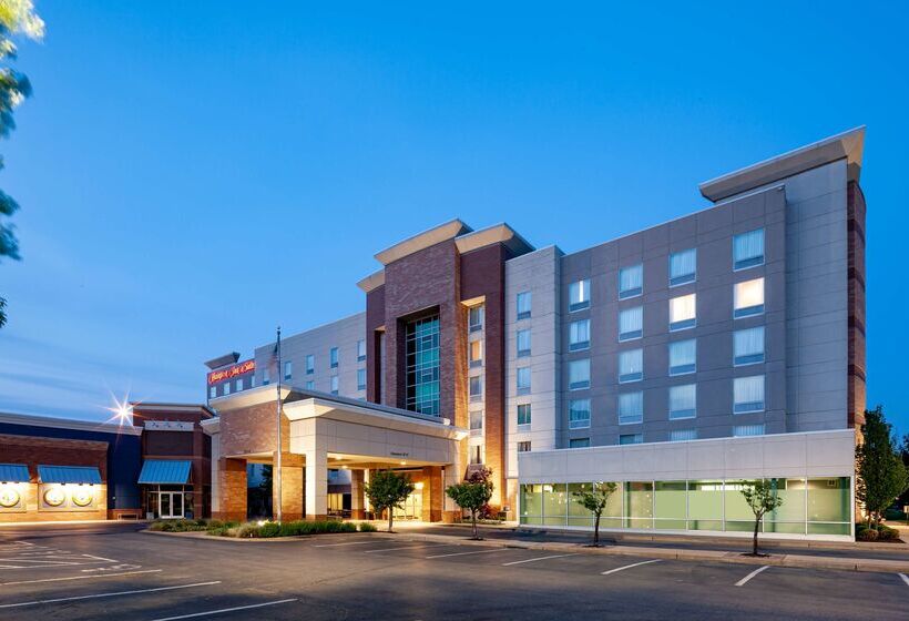 Hampton Inn & Suites St. Louis At Forest Park