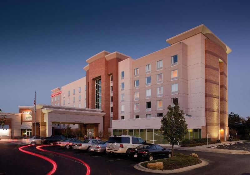 Hampton Inn & Suites St. Louis At Forest Park