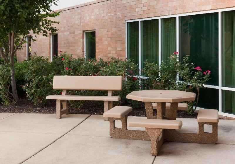 Hampton Inn & Suites St. Louis At Forest Park