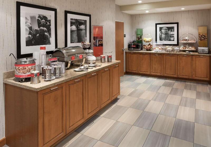 Hampton Inn & Suites St. Louis At Forest Park