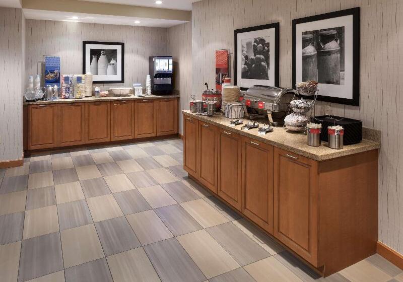 Hampton Inn & Suites St. Louis At Forest Park