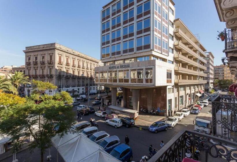 مسافرخانه Da Gianni E Lucia Rooms With Bathroom In The City Center