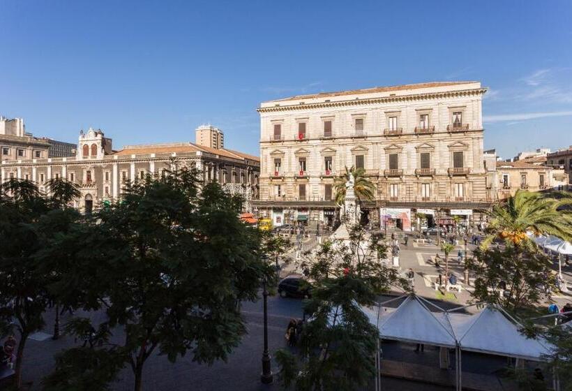 مسافرخانه Da Gianni E Lucia Rooms With Bathroom In The City Center