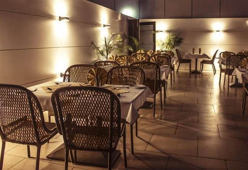 בית מלון כפרי Ambience Executive