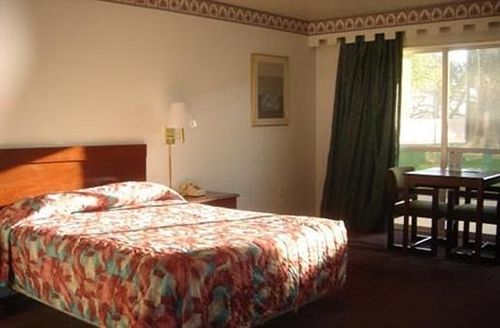 فندق Americas Best Value Inn-Sun City