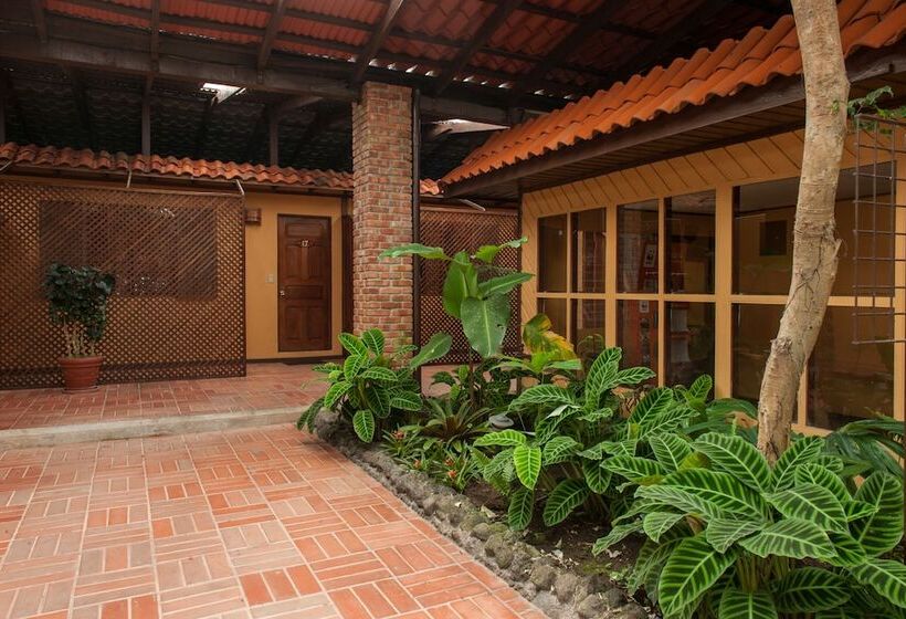 فندق Arenal Lodge