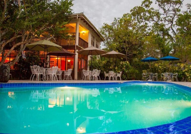 فندق Black Orchid Resort