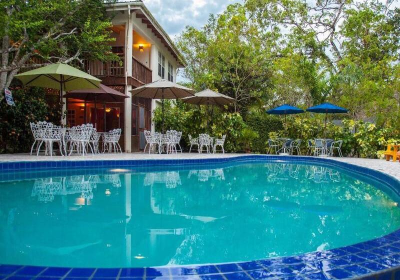 فندق Black Orchid Resort