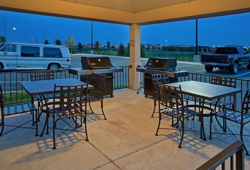 בית מלון כפרי Candlewood Suites Elgin – Northwest Chicago, An Ihg