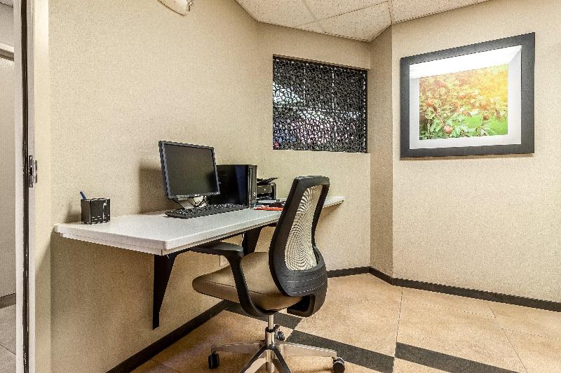 Отель Candlewood Suites Lincoln, An Ihg