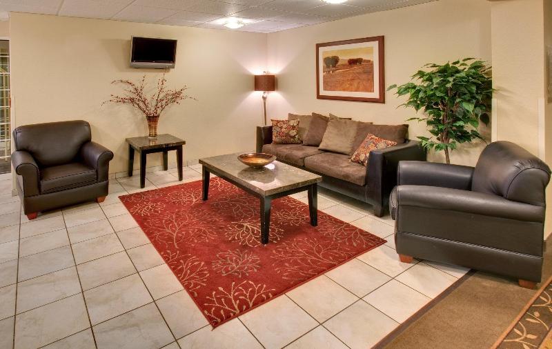 Отель Candlewood Suites Lincoln, An Ihg