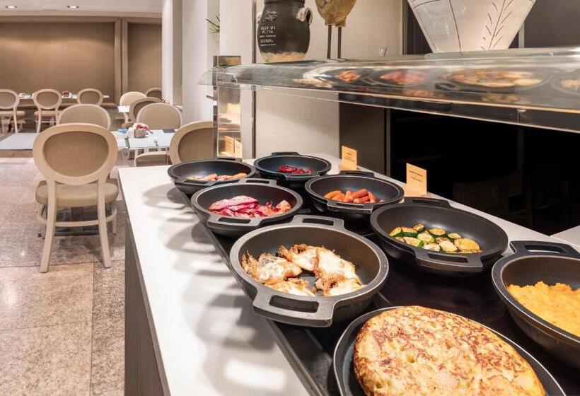 Отель Catalonia Atocha