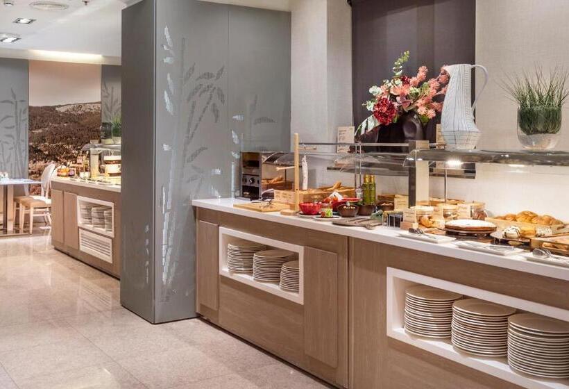 Отель Catalonia Atocha