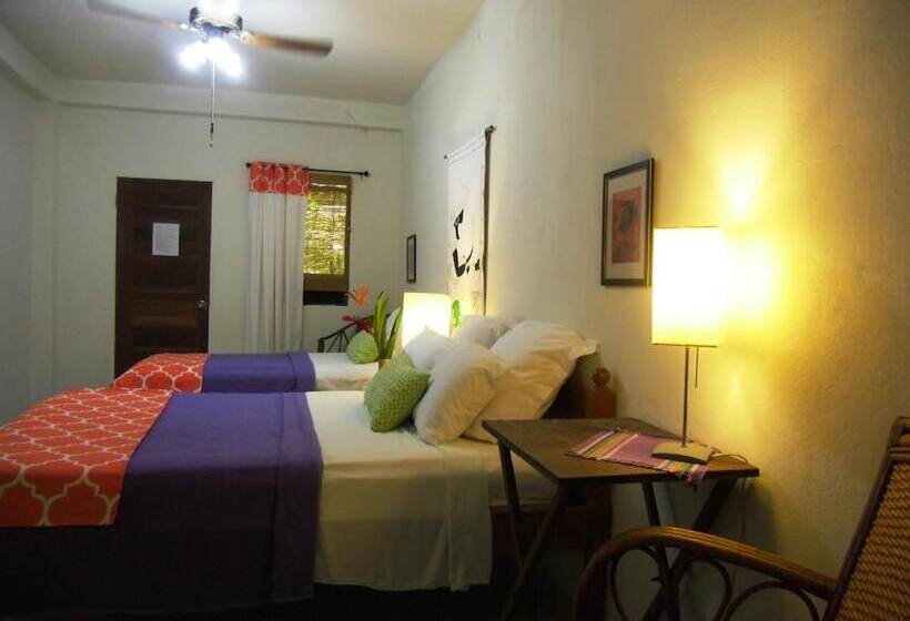 בית מלון כפרי Creekside Oasis