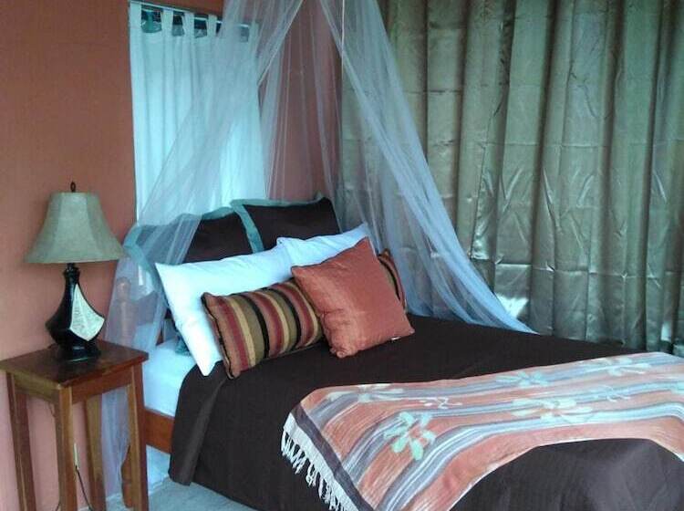 בית מלון כפרי Creekside Oasis