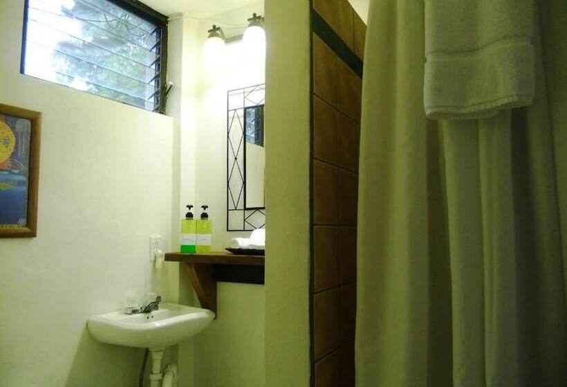 בית מלון כפרי Creekside Oasis