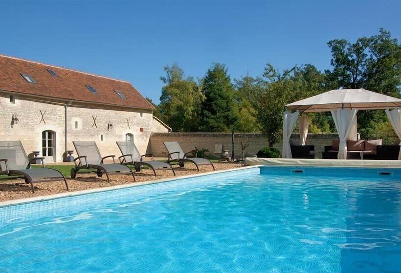 Отель Château De Chargé