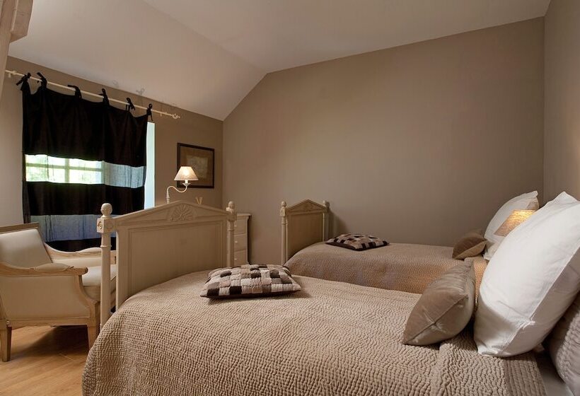 Отель Château De Chargé