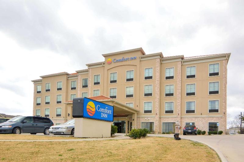 هتل Comfort Inn & Suites Fort Worth  Fossil Creek