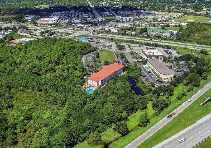 فندق Comfort Inn & Suites Port Charlottepunta Gorda