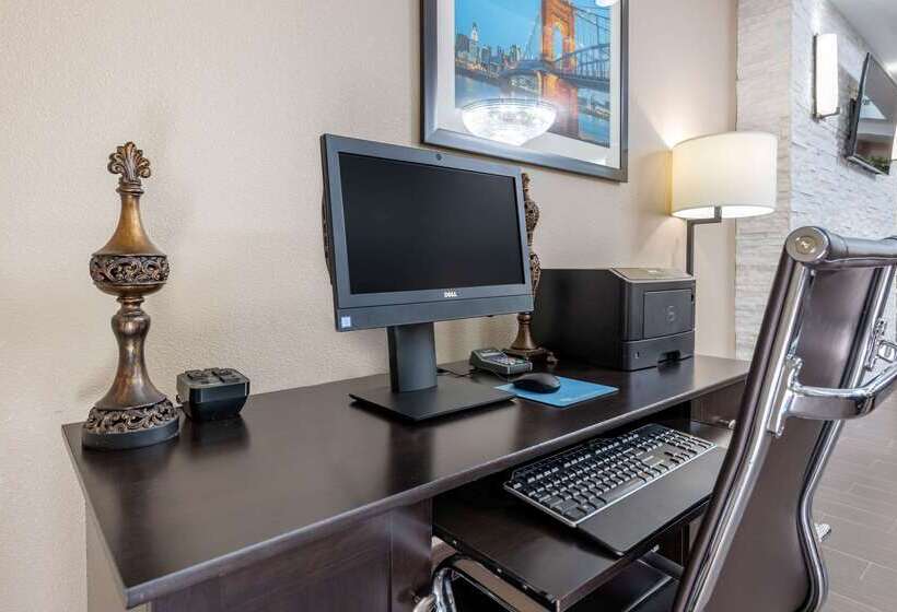 בית מלון כפרי Comfort Suites Cincinnati Airport