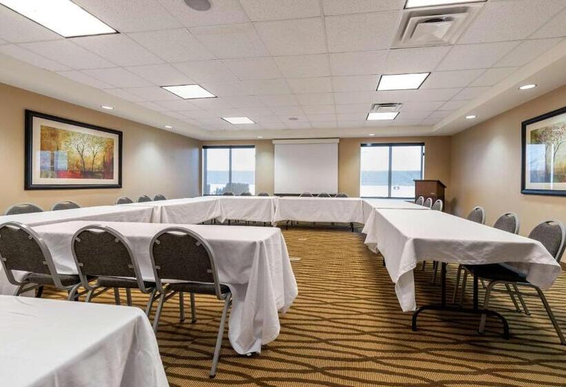 בית מלון כפרי Comfort Suites Cincinnati Airport