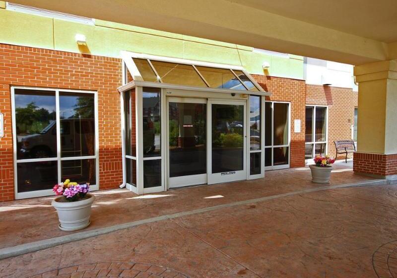 בית מלון כפרי Comfort Suites Cincinnati Airport