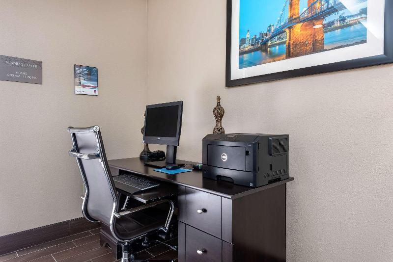 בית מלון כפרי Comfort Suites Cincinnati Airport