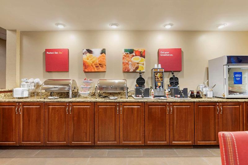 هتل Comfort Suites Grand Rapids North