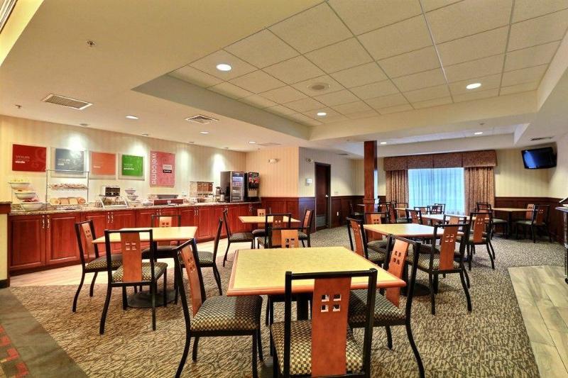 ホテル Comfort Suites Grand Rapids North