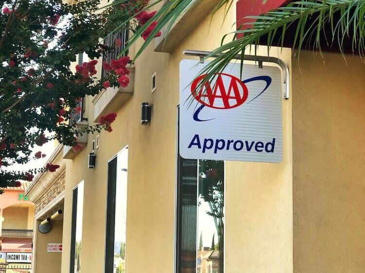 호텔 Comfort Suites Near City Of Industry  Los Angeles