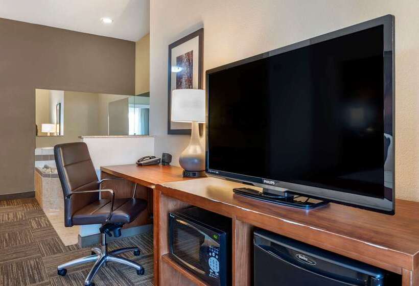 فندق Comfort Suites Urbana Champaign, University Area