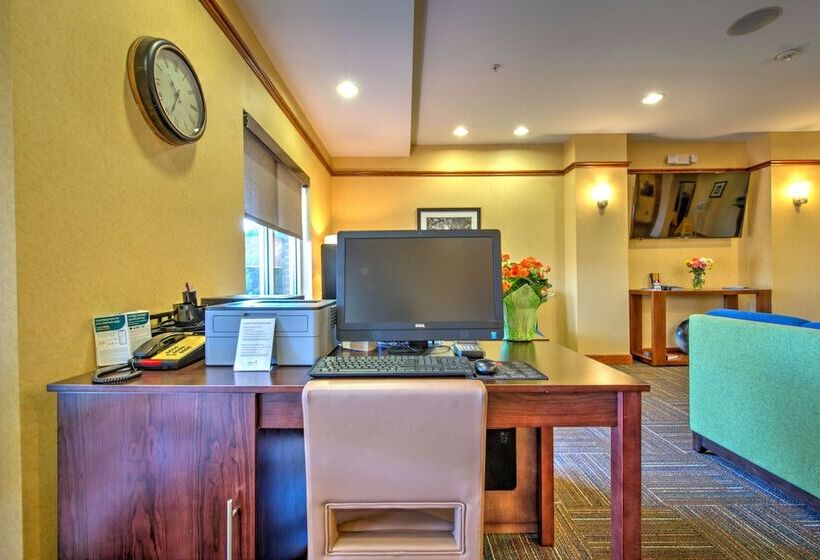 فندق Comfort Suites Urbana Champaign, University Area