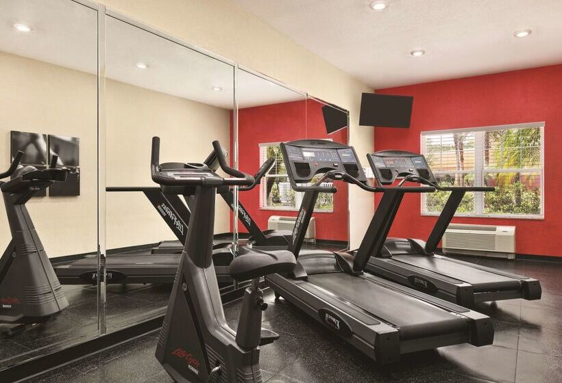 فندق Country Inn & Suites By Radisson, Tampa Brandon, Fl