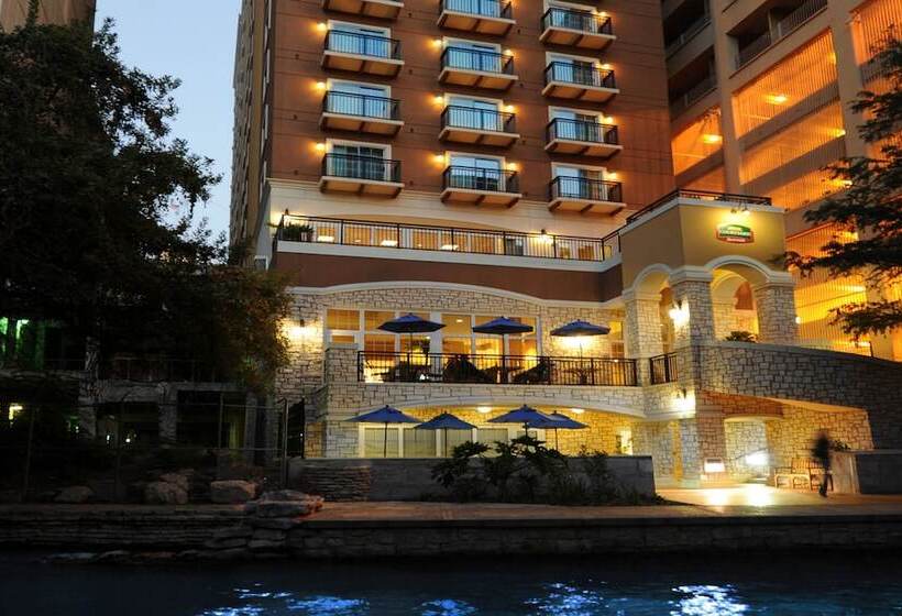 فندق Courtyard By Marriott San Antonio Riverwalk
