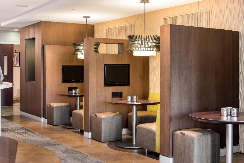 فندق Courtyard By Marriott Waldorf